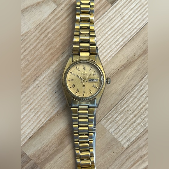 Seiko Ladies Watch Vintage Gold Tone Bracelet and Dial Day Date Windows - Picture 4 of 10